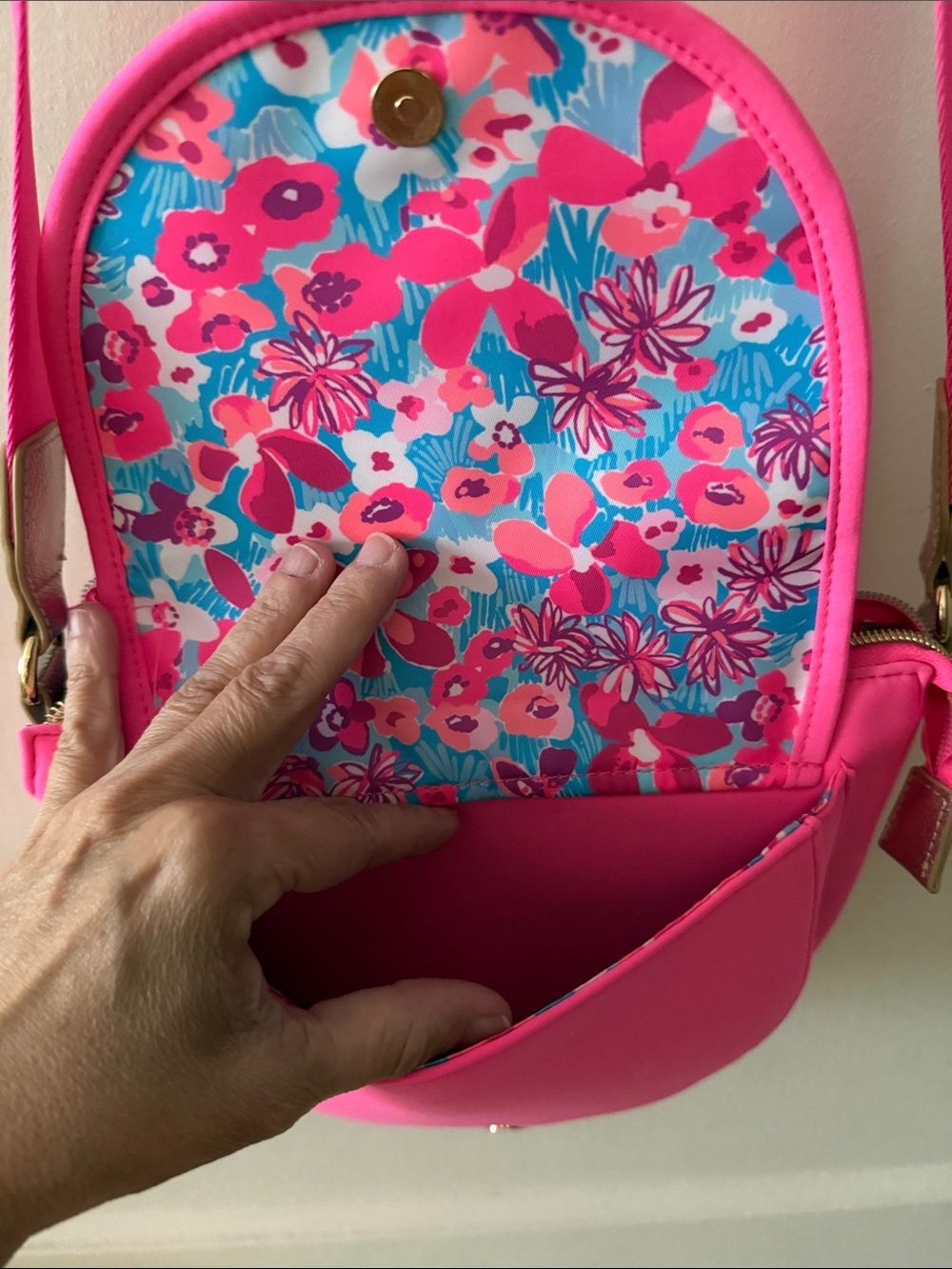 Lilly Pulitzer Hot Pink Crossbody Bag with Floral Lining - Picture 6 of 8